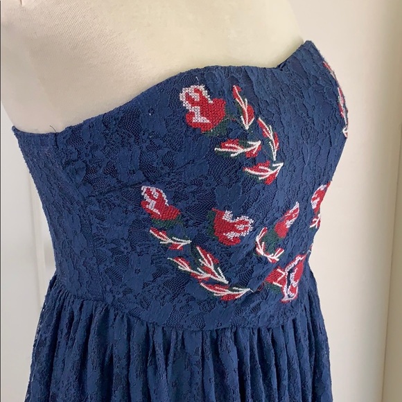 LAST CHANCE Tobi navy lace skater dress strapless embroidered - Picture 6 of 8